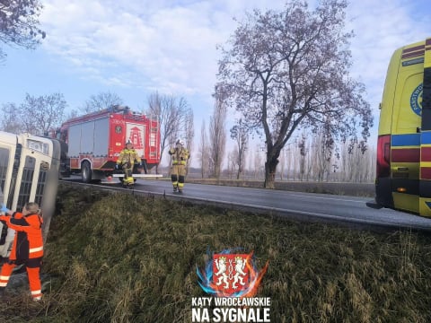 Ciężarówka wypadła z trasy na DK8. Długie korki pod Wrocławiem [ZDJĘCIA] - 4