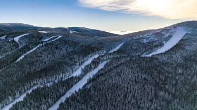 Deszcz zamiast śniegu i dodatnie temperatury. Gdzie można pojeździć na nartach w regionie?