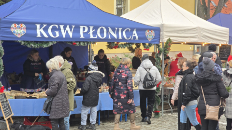 Koncerty, lokalne smaki i żywa szopka. Górniczy Jarmark Bożonarodzeniowy rozświetla Złoty Stok - 0