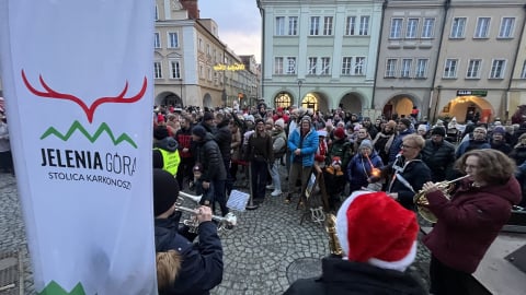 Świąteczny blask w stolicy Karkonoszy. Mikołaj przybył w kolumnie jednośladów - 4