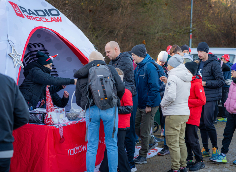 Bieg Mikołajkowy Radia Wrocław! Byliśmy we wrocławskim Parku Tysiąclecia [ZDJĘCIA] - 14