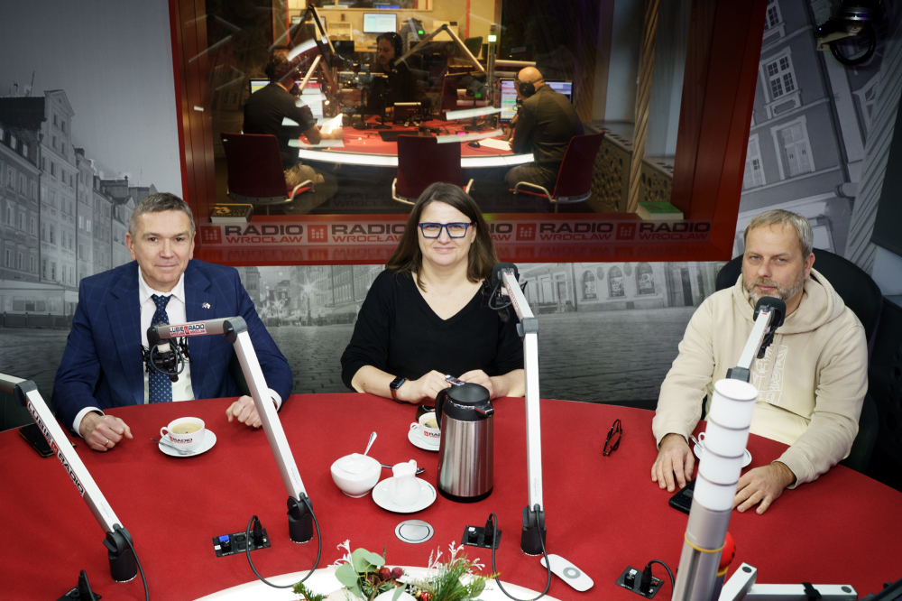 Debata parlamentarna Radia Wrocław: Rozmawiamy o sytuacji NFZ oraz o wetach prezydenta Nawrockiego - Debata parlamentarna w Radiu Wrocław w każdy poniedziałek od godz. 8.10.