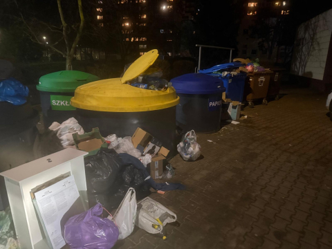 Śmietniki w Lubinie pękają w szwach. Zmiana firmy bez przetargu wywołała chaos - 6