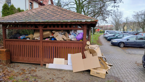 Śmietniki w Lubinie pękają w szwach. Zmiana firmy bez przetargu wywołała chaos - 3
