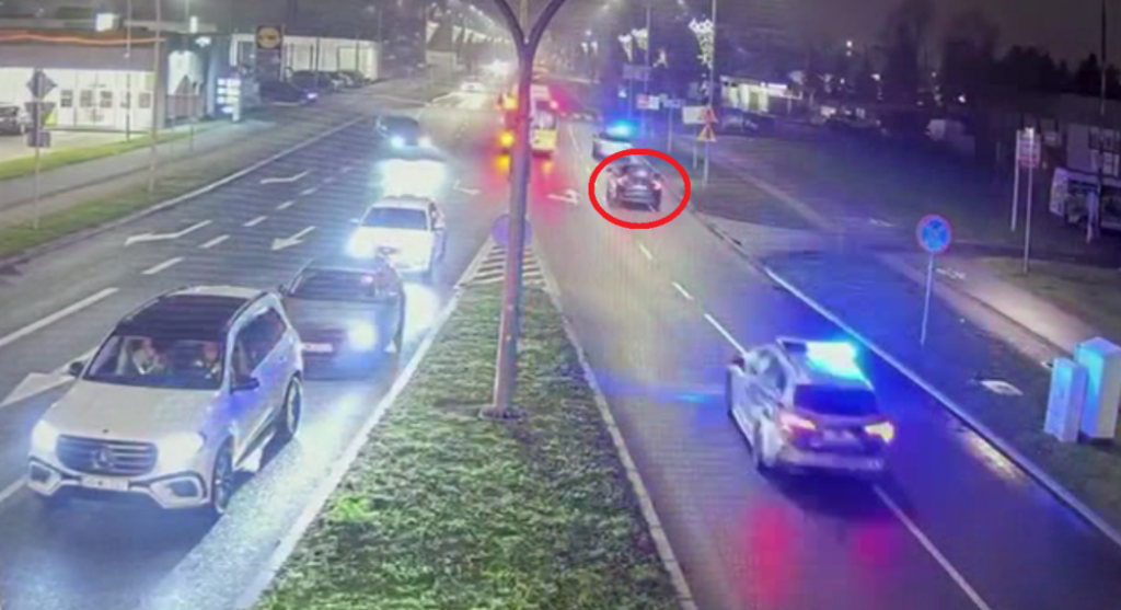 Dlaczego policjanci "na bombach" eskortowali chirurga przez dwa powiaty? "Liczyły się sekundy" - Policjanci z Lubina i Wołowa eskortowali chirurga, który był jedynym lekarzem w okolicy, który mógł uratować życie operowanej pacjentki.