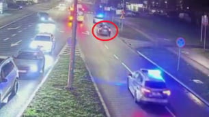 Dlaczego policjanci eskortowali chirurga przez dwa powiaty? "Liczyły się sekundy"