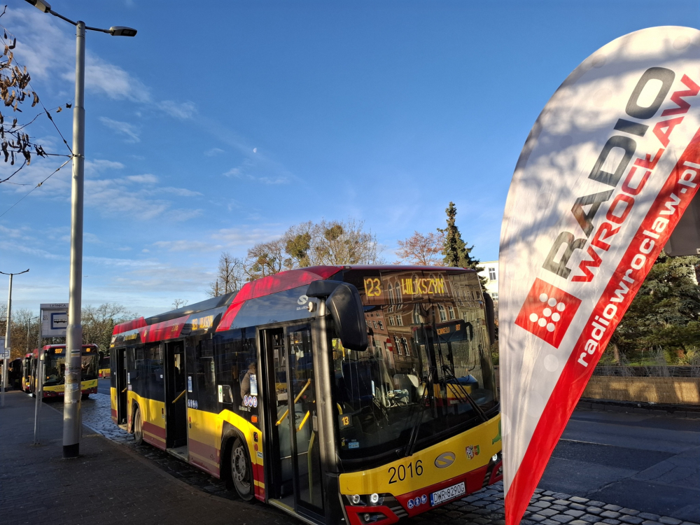 Autobusem wygodniej niż samochodem? Sprawdzamy, jak działa komunikacja aglomeracyjna we Wrocławiu – Jak podróżuje się komunikacją aglomeracyjną?