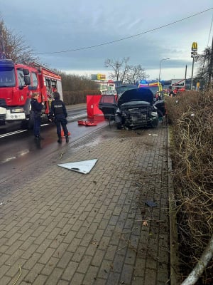 Tragedia w Polkowicach. Ratownicy walczyli o życie kierowcy przez 50 minut - 1