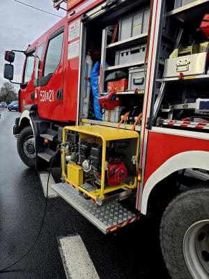Tragedia w Polkowicach. Ratownicy walczyli o życie kierowcy przez 50 minut - 2