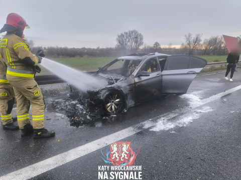 Pożar na AOW, dachowanie i zderzenie osobówki z pociągiem. Mnóstwo zdarzeń na drogach [ZDJĘCIA] - 4