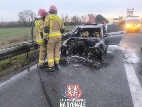 Pożar na AOW, dachowanie i zderzenie osobówki z pociągiem. Mnóstwo zdarzeń na drogach [ZDJĘCIA] - 5