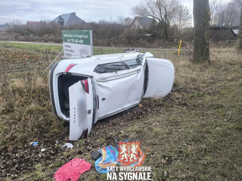 Pożar na AOW, dachowanie i zderzenie osobówki z pociągiem. Mnóstwo zdarzeń na drogach [ZDJĘCIA] - 7
