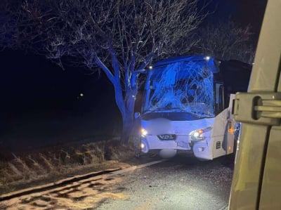 Zderzenie dw&oacute;ch autobus&oacute;w z pracownikami na DK 8 w Jaszowicach. Są osoby poszkodowane