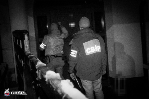 Za legalizację pobytu mogli otrzymać miliony złotych. Duża akcja CBŚP i straży granicznej m.in we Wrocławiu - 0