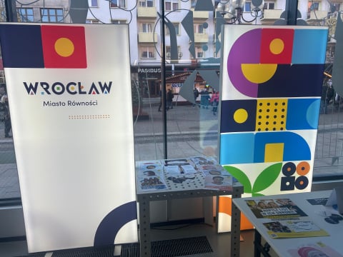 Maraton Pisania Listów we Wrocławiu. Mieszkańcy piszą je w obronie niesprawiedliwie prześladowanych  - 1