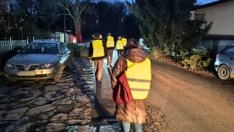 Mieszkańcy Tyńca Małego podzieleni przez remont DK35. Czy wąską ulicą Parkową powinno jeździć tak wiele samochodów? - 0