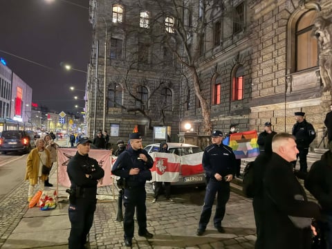 Grzegorz Braun we Wrocławiu. Sala NOT-u wypełniona po brzegi, a na proteście kilka osób - 10