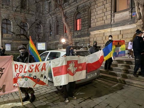 Grzegorz Braun we Wrocławiu. Sala NOT-u wypełniona po brzegi, a na proteście kilka osób - 11