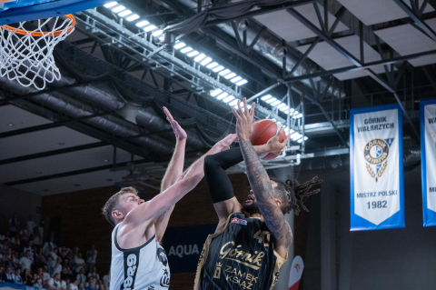 Górnik Wałbrzych pokonał Legię Warszawa i został liderem Orlen Basket Ligi - 2