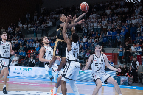 Górnik Wałbrzych pokonał Legię Warszawa i został liderem Orlen Basket Ligi - 3