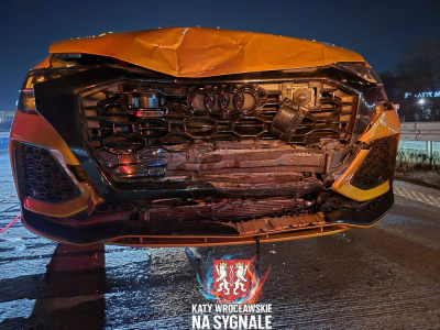 Uwaga kierowcy! Kolizja trzech pojazd&oacute;w na autostradzie A4