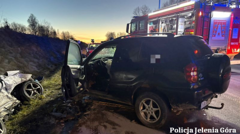 Poważny wypadek pod Jelenią Górą, utrudnienia na DK33 i A4. Trudny poranek na drogach - 5