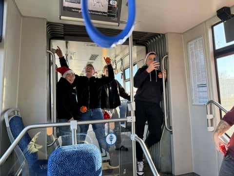 Kazul z Gwiazdami w tramwaju Radia Wrocław! Jechaliśmy z mandarynkami i muzyką "na żywo"  - 4