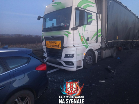 Kolejny dzień z utrudnieniami na A4. Kolizja czterech pojazdów, droga zablokowana - 1
