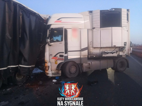 Kolejny dzień z utrudnieniami na A4. Kolizja czterech pojazdów, droga zablokowana - 2
