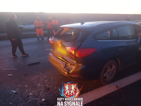 Kolejny dzień z utrudnieniami na A4. Kolizja czterech pojazdów, droga zablokowana - 3