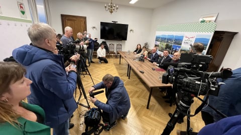 Tragedia w Jeleniej Górze. Dyrekcja i pedagodzy z ważnym apelem do rodziców - 1