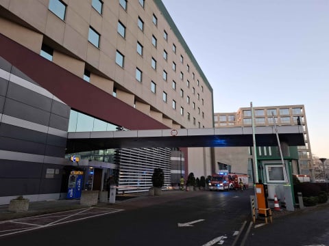 Pożar pokoju w hotelu w centrum Wrocławia. Jedna osoba nie żyje, druga jest w szpitalu [ZDJĘCIA] - 0