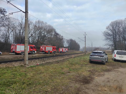 Dwie osoby nie żyją, ogromne utrudnienia na kolei. Pociąg Intercity zderzył się z samochodem - 6