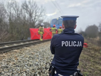 Dwie osoby nie żyją. Pociąg Intercity zderzył się z samochodem osobowym na przejeździe