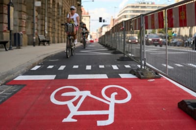 "Nie" dla drogi rowerowej na Świdnickiej. Radni odrzucili wniosek miejskich aktywist&oacute;w