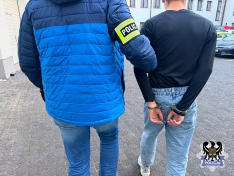 Młodzi oszuści wyłudzali pieniądze na fikcyjną zbiórkę. Wśród zatrzymanych jest 13-latek - 6