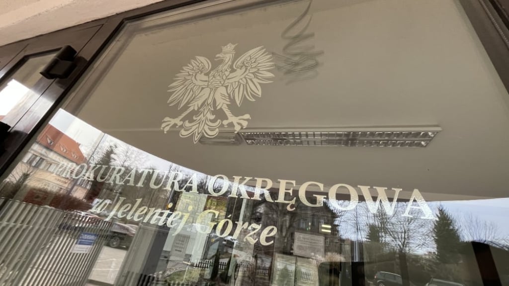 Zabójstwo w Jeleniej Górze. Policja ustaliła, kto dezinformował w sprawie narodowości 12-latki - Ujawnienie danych 12-latki w mediach społecznościowych pod lupą śledczych