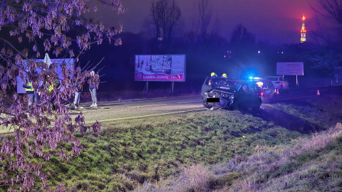 Poważne wypadki na Dolnym Śląsku. Potrącenie pieszego na DW39 i zderzenie trzech aut na DK8 - 1