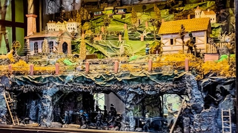 Ruchoma Szopka w Wambierzycach: bożonarodzeniowa historia w drewnie - 0
