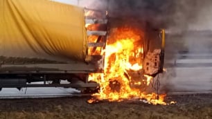 Pożar ciężar&oacute;wki na A4. Autostrada w kierunku Wrocławia była zablokowana