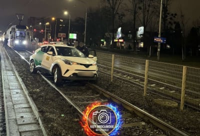 Pijany taks&oacute;wkarz wjechał na torowisko na Grabiszyńskiej. Miał aż 2,5 promila!