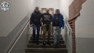 Kopnął w twarz 90-latkę, ukradł jej torebkę. Policjanci zatrzymali 56-latka [WIDEO]