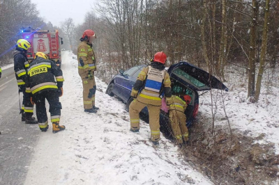 Trudne warunki na drogach Dolnego Śląska. Pada śnieg, są kolizje i utrudnienia - 5