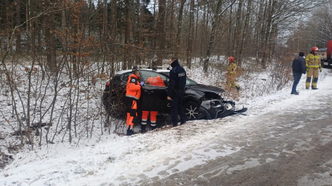 Trudne warunki na drogach Dolnego Śląska. Pada śnieg, są kolizje i utrudnienia - 4