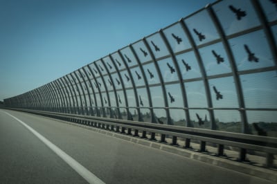 Pieszy potrącony przez ciężar&oacute;wkę pod Wrocławiem. 32-latek trafił do szpitala