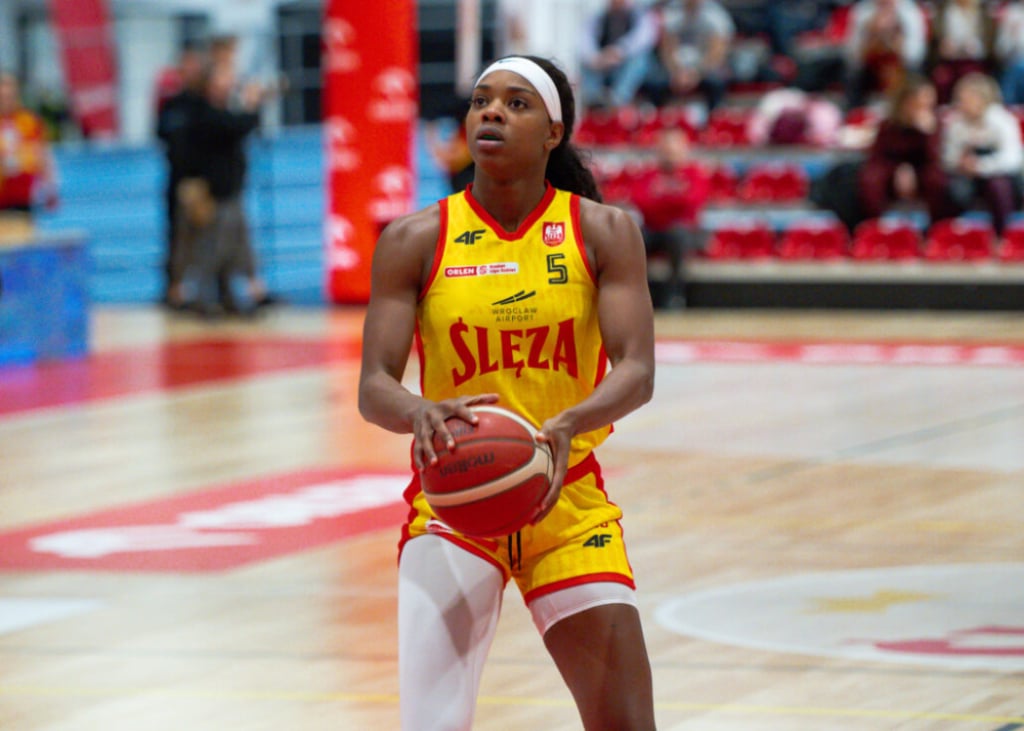 Ślęza znów wygrywa na własnym parkiecie. Potężne double-double G'mrice Davis - G'mrice Davis zanotowała 34 punkty i 17 zbiórek.