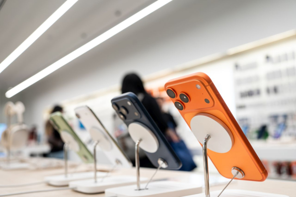  Montaż szkła hartowanego na iPhone 17 w domu – najczęstsze błędy i jak ich uniknąć - Materiał Sponsora