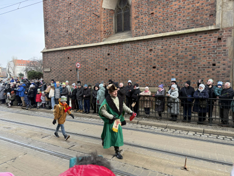 Orszak Trzech Króli przeszedł przez Wrocław. Kolorowy korowód dotarł do Rynku [ZDJĘCIA] - 9
