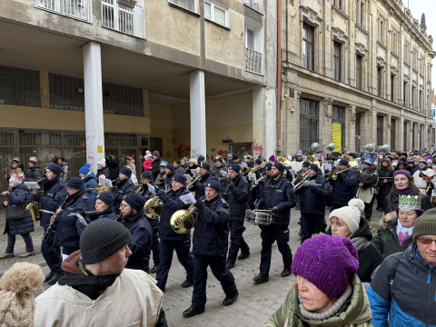Orszak Trzech Króli przeszedł przez Wrocław. Kolorowy korowód dotarł do Rynku [ZDJĘCIA] - 15