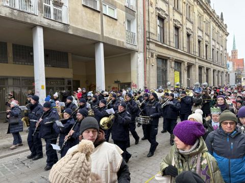 Orszak Trzech Króli przeszedł przez Wrocław. Kolorowy korowód dotarł do Rynku [ZDJĘCIA] - 19